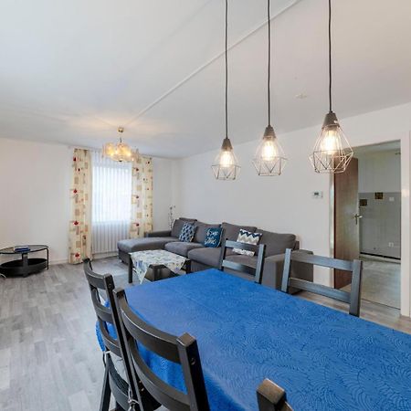 Cozy Villa With Garden, Balcony And Parking Area In Duesseldorf Luaran gambar