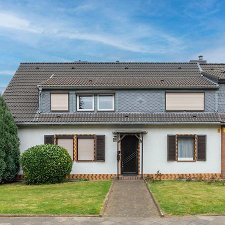 Cozy Villa With Garden, Balcony And Parking Area In Duesseldorf Luaran gambar
