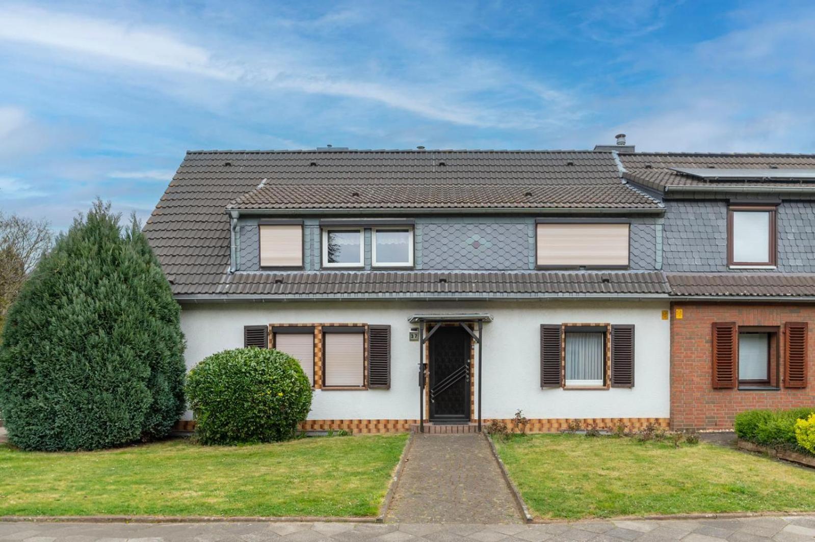 Cozy Villa With Garden, Balcony And Parking Area In Duesseldorf Luaran gambar